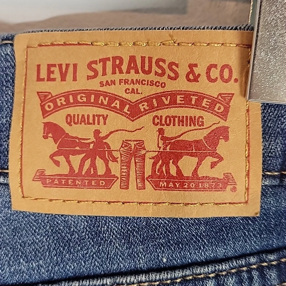 Levi's denim mid rise bermuda shorts size 29 womens 12